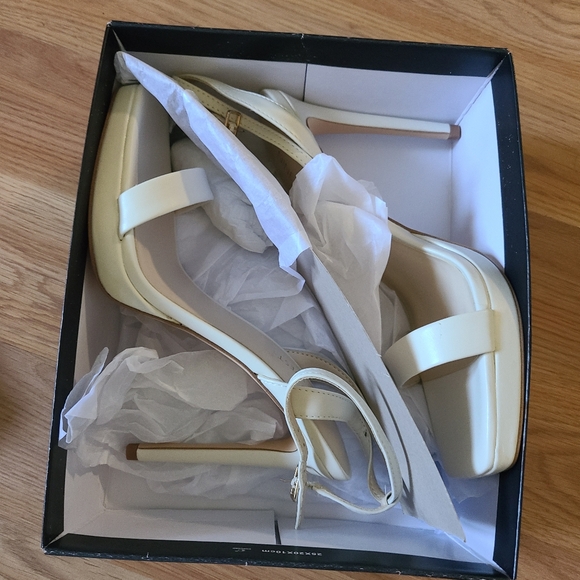 Nine West Ivory Heels - Picture 2 of 8